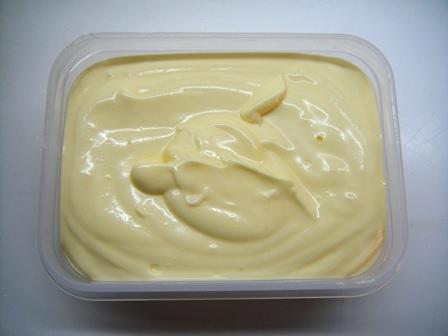 oil01bu12dished low fat butter spread